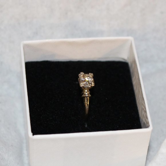 .35 CT Untreated Mined Diamond Ring in White Gold - Picture 4 of 9